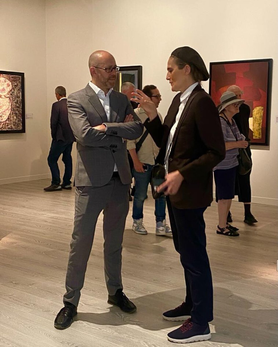 ✨ Art Basel encounter
Time has stopped while meeting with Fabienne Verdier at our booth <a href="/artbasel/">Art Basel</a>.
It is always a privilege to discuss of painting with such a great Artist...

#applicatprazan #artbasel #fabienneverdier #contemporaryartlovers #artfairlife