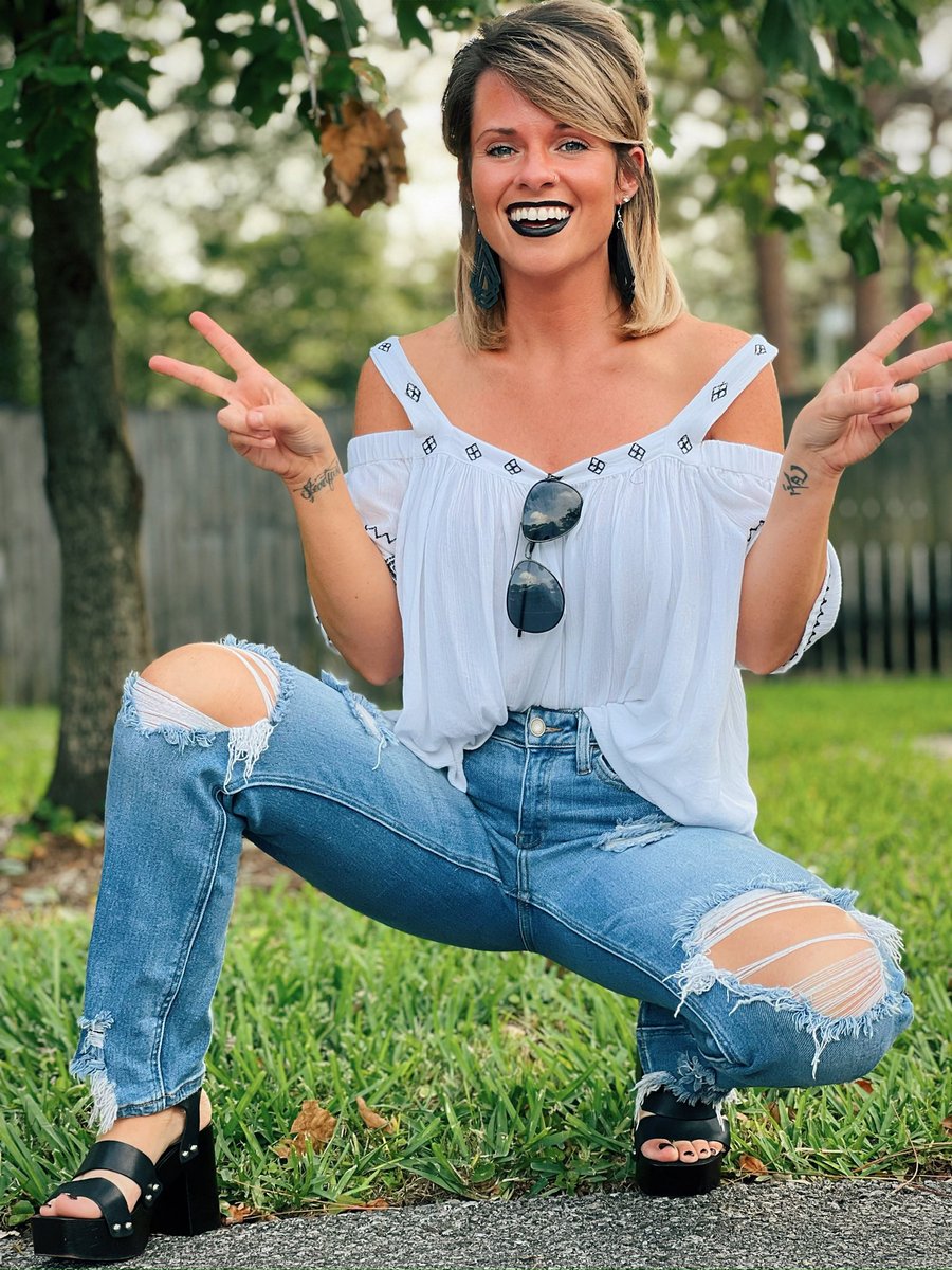 MegESerafi91477's tweet photo. Sometimes you need a break from the bikini life & embrace the fact some situations do, in fact, require pants. βπΌ
#thursday #ThursdayThoughts #worktime #sensoryprocessingdisorder #ihatepants #fashion #peaceandlove #embracethejourney #bikinilife #sunshine #sunshinestateofmind https://t.co/rhYk9sLEff