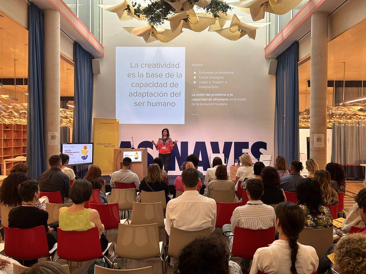 vlcinnovation's tweet photo. ICC 🟣 Taller de creativitat en Economía Circular amb Lorena Cabeza, qui aporta claus sobre com funciona la nostra ment per a generar idees innovadores.
#FEC4 #LasNavesICC #ICC #MissionsValència https://t.co/8XxHlRSiTg