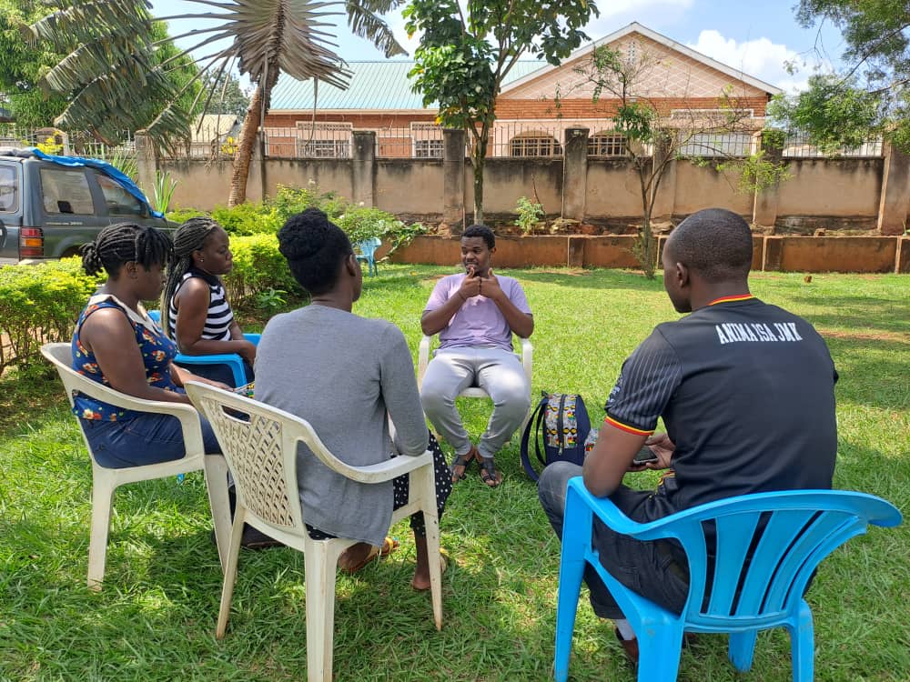 YIYA Foundation is always glad to engage with and nurture the socio- economic aspirations of young people: Joseph @price_creationz and staff @yiyafoundation strategizing for the future. #youngcreatives #youthlivelihoods #creativity #skilling #girlsskilling #girls
