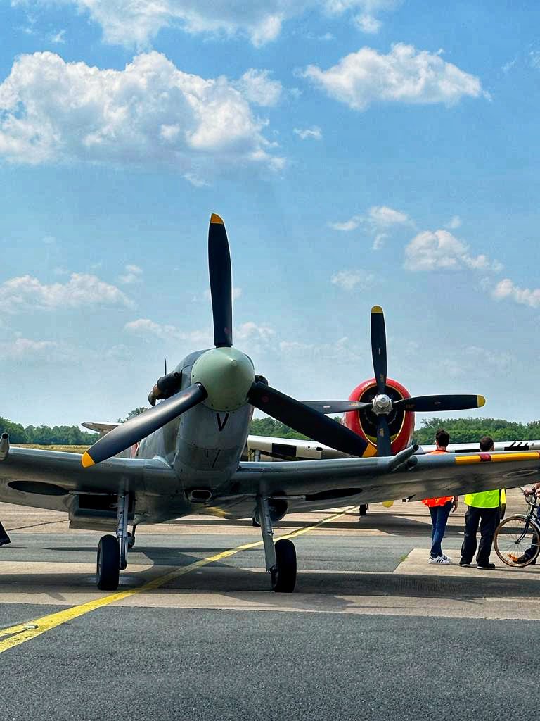 Landed LFLN-Saint Yan for more fuel.. #instaaviation #aviationworld #aviationgeek #p47 #warbird #experienceflight #warbirdflights #fighteraviation #warbirds #thunderbolt #spitfire #vintageaircraft #formationflying #pilotsofinstagram #warbirdsofinstagram #fly