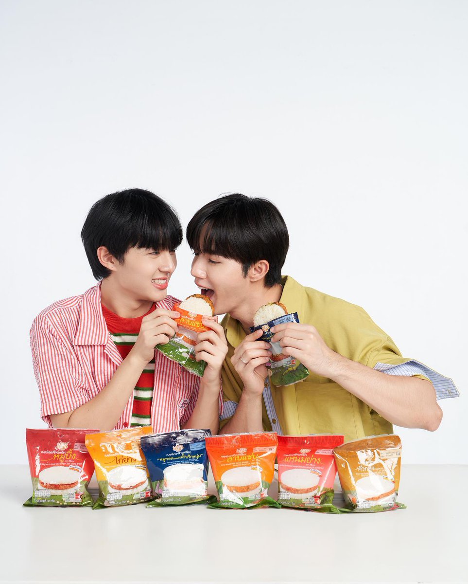 Sweet love with delicious hamburgers is so happy.
#ซีนุนิวxเบอร์เกอร์ข้าวเหนียว711