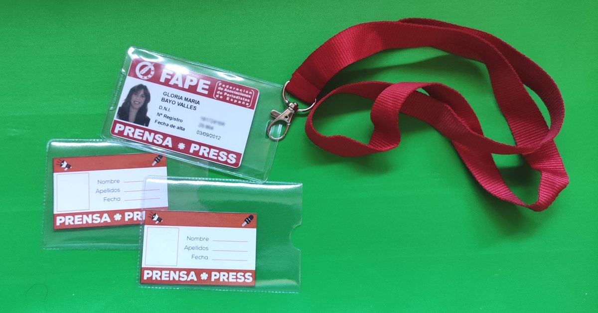 GloriaBayo's tweet photo. Repartí a los pequeños unos carnets de #periodista inspirados en el mío, expedido por @fape_fape: ¿podríamos plantear diseñar uno para este tipo de actividades?

Quizá @Periodistas_APA pueden recoger el guante: una charla en un colegio puede despertar vocaciones, quién sabe 🖊️ https://t.co/4OlaQt5ex5