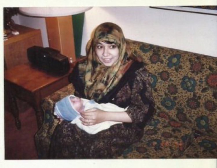 ZubayrAzzam's tweet photo. 🇵🇰 Aafia Siddiqui jeune femme d’origine pakistanaise, diplômée d’un doctorat en neurologie, fu lâchement kidnappée par les services de renseignements pakistanais et vendu au Américain elle et ses enfants. https://t.co/IgFETwrKZj
