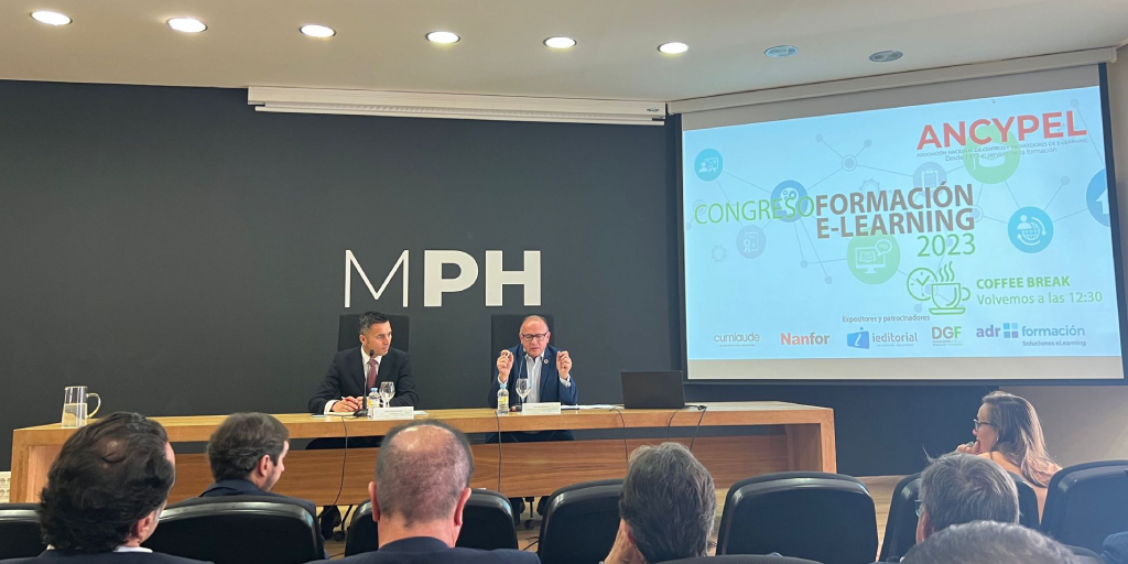 femxafx's tweet photo. Acudimos al #CongresoElearning2023 organizado por @Educanced en #Valladolid, el cual reúne a los actuales referentes de la #Formaciónprofesional en modalidad #elearning: entidades privadas como #Femxa o #ancypel, e instituciones como @educaciongob, @empleo_SEPE y @Fundae_es. https://t.co/6BAivX7un6