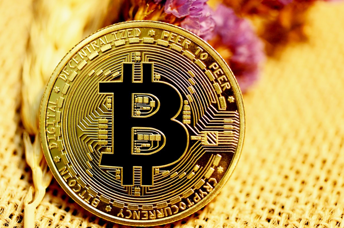 BitceyRewards's tweet photo. Did you miss the Bitcoin boat? Don't worry, you can still earn Bitcoin with a top rewards program. Shop and earn cryptocurrency at the same time! https://t.co/OJidVFj5E7 https://t.co/SRTIA6KUtP