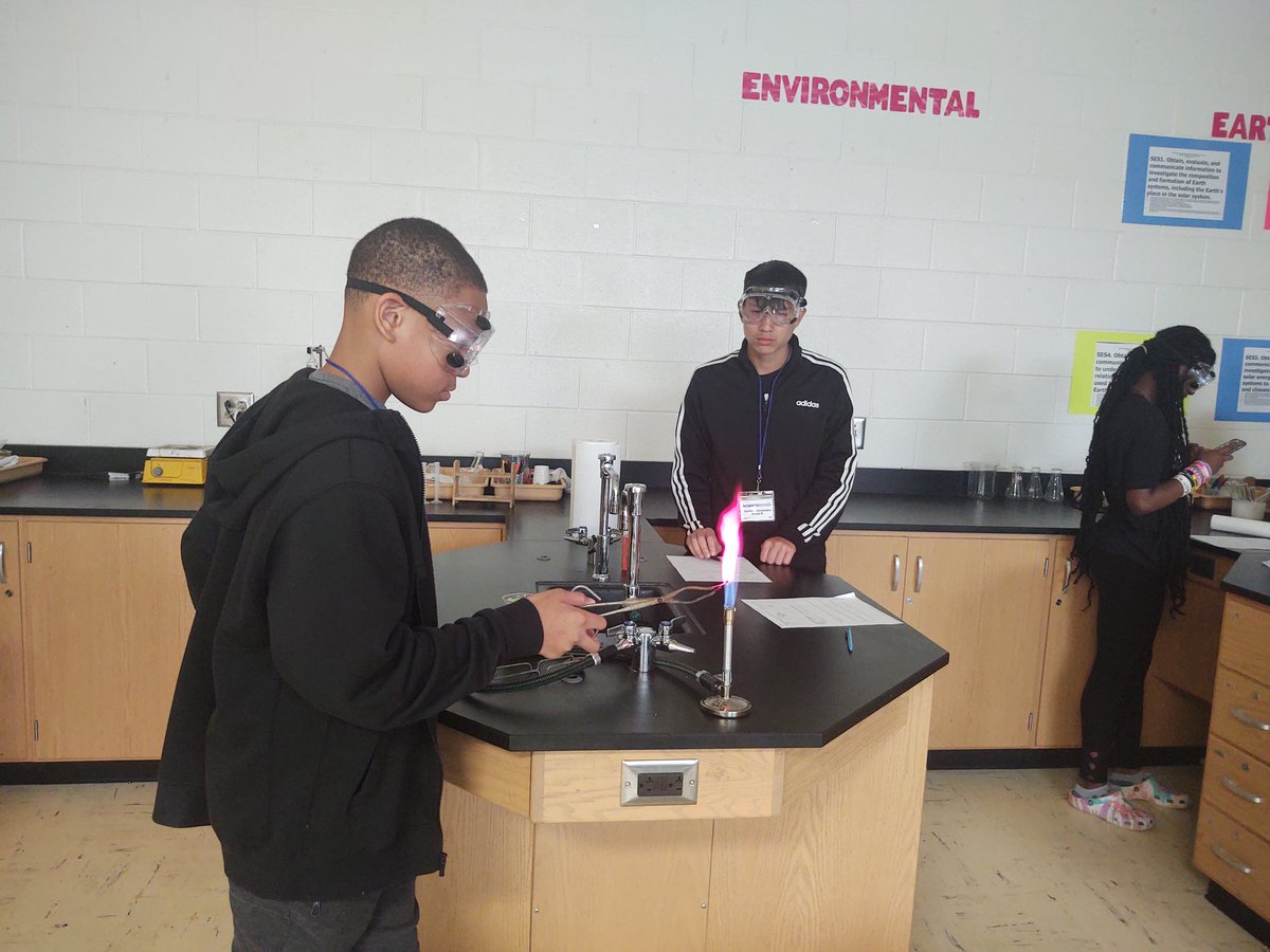 CharlenaRaines's tweet photo. Day 3: flame test to identify an ions in a mixture.  Fire is always a student favorite. group 2 #HCSSummerScienceAcademy, #YouBelongInHenry, #HenryDiscovers, #ScienceInHenry https://t.co/FBY3DT3VeP