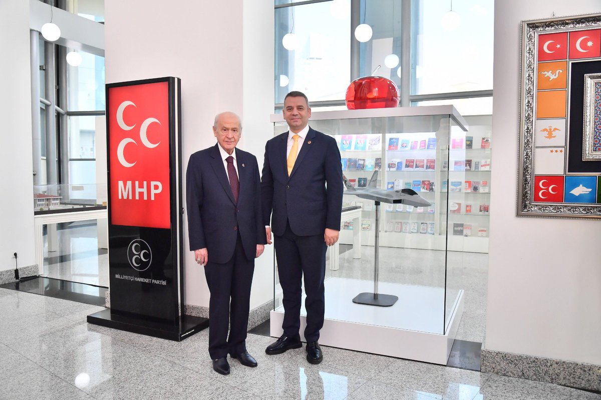 M_BilalAydin's tweet photo. Adını Liderimizin verdiği Milli Muharip Uçağımız KAAN’ın maketi ve Kızılelma ile birlikte..

Varlığım Varlığına Armağan Olsun Liderim.. https://t.co/B0cw7ngdTY