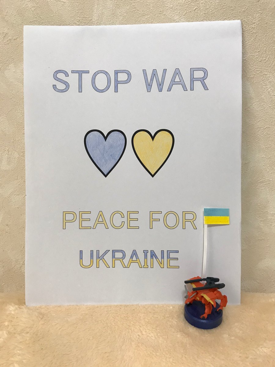 LaGOWE with a Ukrainian flag again prays for peace in Ukraine.

PRAY FOR PEACE D473
#stopwar #peaceforukraine