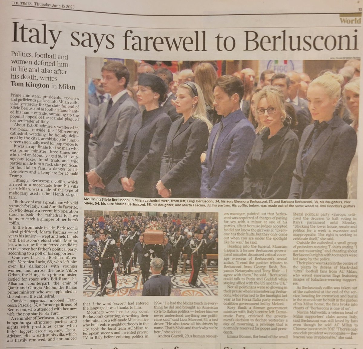 Lady_Maryann's tweet photo. Il premio lo vincono loro (da The Times)
#Berlusconi #Berlusconimorto #funeraliberlusconi #escort 

@welikeduel @zdizoro @makkox @EscortAdvisorES #Propaganda #PropagandaLive https://t.co/E57GWDOK3I