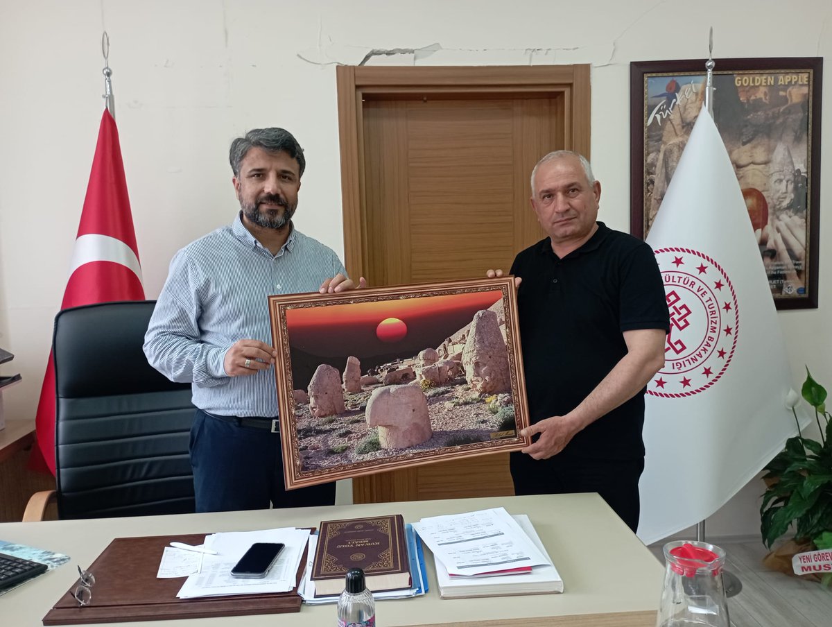 ADKulturTurizm's tweet photo. Nemrut Dağı Fotoğraf Sanatı Derneği’nden Bilal Mente İl Kültür ve Turizm Müdürümüz Abuzer Gelse’yi ziyaret etti. Nemrut Dağı Milli Parkına ilişkin karşılıklı fikir alışverişinde bulunuldu. https://t.co/yHiYWqHw0F