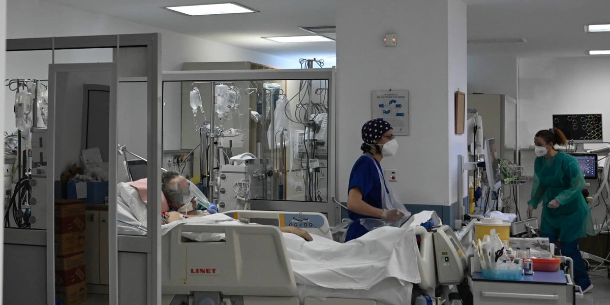 ΕΟΔΥ: 37 θάνατοι και 29 διασωληνωμένοι από κορονοϊό την τελευταία εβδομάδα – Κανένα νέο σοβαρό κρούσμα γρίπης - thestandard.gr/ellada/eody-37…