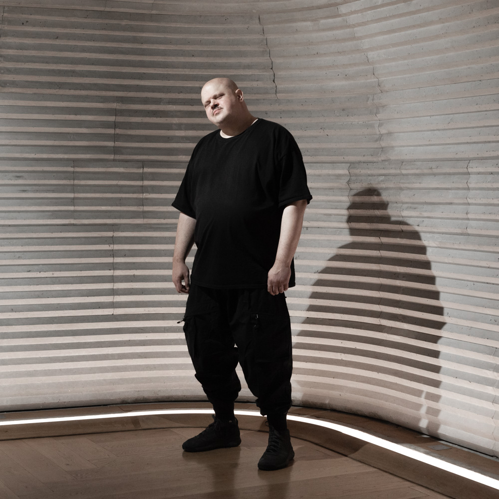 A moment with <a href="/TekiLatex/">Teki Latex</a> at Hotel National. keffer.co/moments