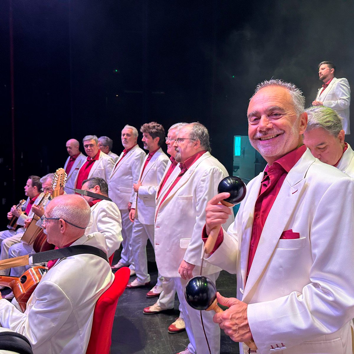 Parrandboleros's tweet photo. Por aquí os dejamos más fotografías del reportaje que hicimos en el @TeatroRomea .

👉 Síguenos en Instragram, Facebook y Twitter: @parrandboleros

#parrandboleros #murcia #teatroromea #fotogrupal #fotosparrandboleros #concierto #conciertoparrandboleros #culturamurcia #música https://t.co/fYAdGp8WhJ