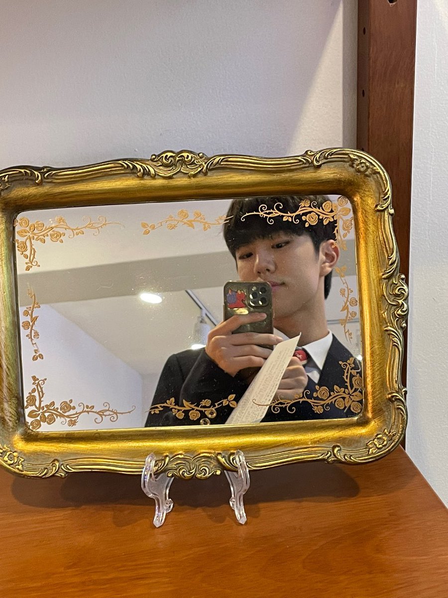 wakeone_trainee's tweet photo. 안녕하세요 박지후입니다 
정말 오랜만에 저의 소식을 전해드리는 거 같아요🥺

저는 그동안 여러분 생각도 많이 하고☺️
연습도 열심히 하면서
행복하게 지내고 있었습니다~!😝

⭐️앞으로 저도 자주 인사드릴게요!!⭐️

#박지후 #PARKJIHOO https://t.co/fgBny9YBDk