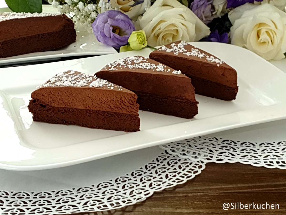 Silberkuchen's tweet photo. Mousse -au -Chocolat Torte #schokoladenmousse #mousseauchocolat #luftig #locker #cremig #schokoladig #zartbitterschokolade #ohnezucker #foodphotography #kaffeeundkuchenzeit #foodblog #homemade #homebaking #selbstgemacht #kaffeeundkuchen #kuchenliebe #yummy #lecker #bio #news https://t.co/MsTX6nqrEn
