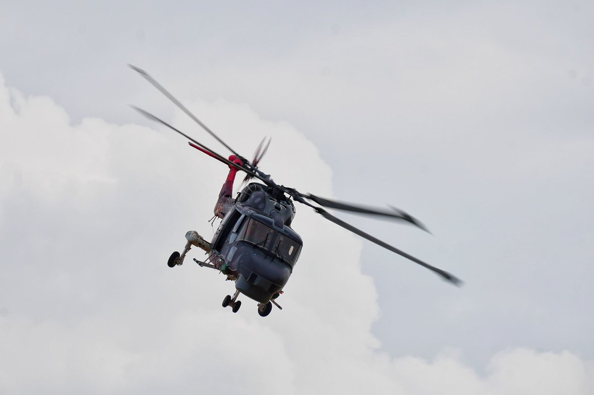 DanBuBerlin's tweet photo. Die #Marineflieger mit dem Jubiläums #SeaLynxMk88A auf dem Weg aus der Hauptstadt #Berlin nach den Feierlichkeiten "175 Jahre Deutsche Marine" zurück nach Hause zum kurzen #Tankstop bei der #Bundespolizei in #Blumberg
@CdrDeuNavalAir https://t.co/ek0gIjXtO9