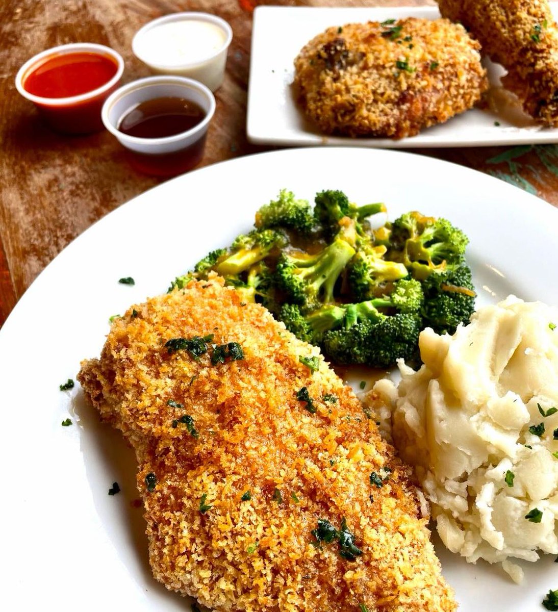 bataviacafe's tweet photo. Between graduations, summer camps, and vacation plans, there's just not enough time or energy to figure out your family dinners. 
.
Check our menu for family meals next week. They are family-friendly favorites that are delicious and nutritionally balanced
https://t.co/ezOKmxn968 https://t.co/Pr6mSUKkWS