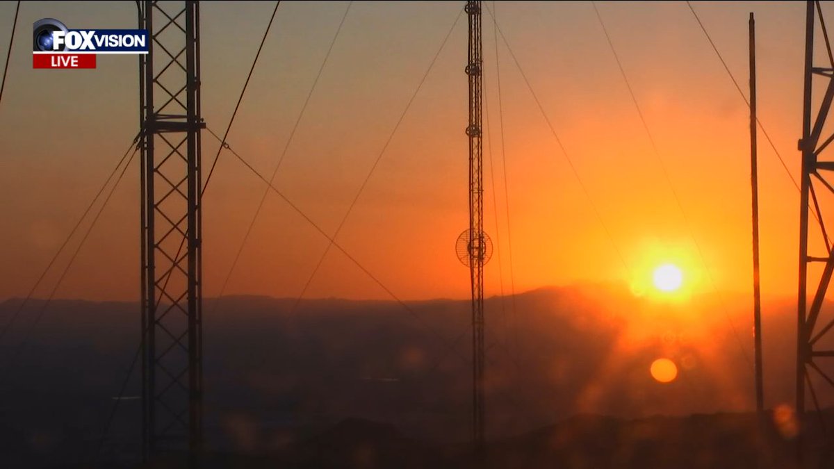 SylesteFox10's tweet photo. Wowzazzs! Amazing sunrise in Phoenix, Arizona this morning friends! Happy Friday Eve :) aka Thursday :) https://t.co/HmX3vs3LXV