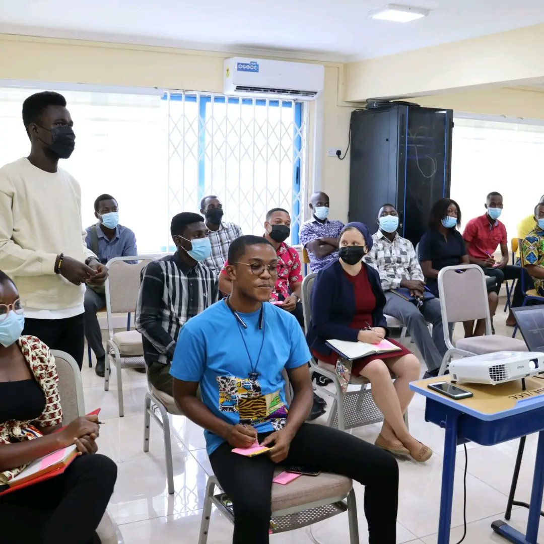 Reflecting on the enriching experience of the creativity workshop organized by D-Hub for senior members, we saw a remarkable display of learning and creativity. Senior members collaborated in teams to generate #innovative solutions in the research space. #dhub #dhubucc #throwback