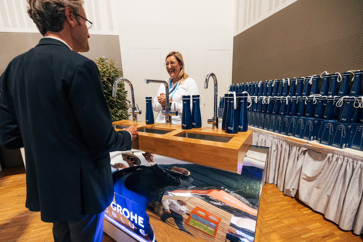 diysummit's tweet photo. Our Diamond Sponsor, @grohe, is providing all delegates with a complimentary water bottle that can be conveniently filled with filtered still or sparkling water.
#diysummit #diy #homeimprovement #networking #visionsofdiy https://t.co/KcFU4UhQBL