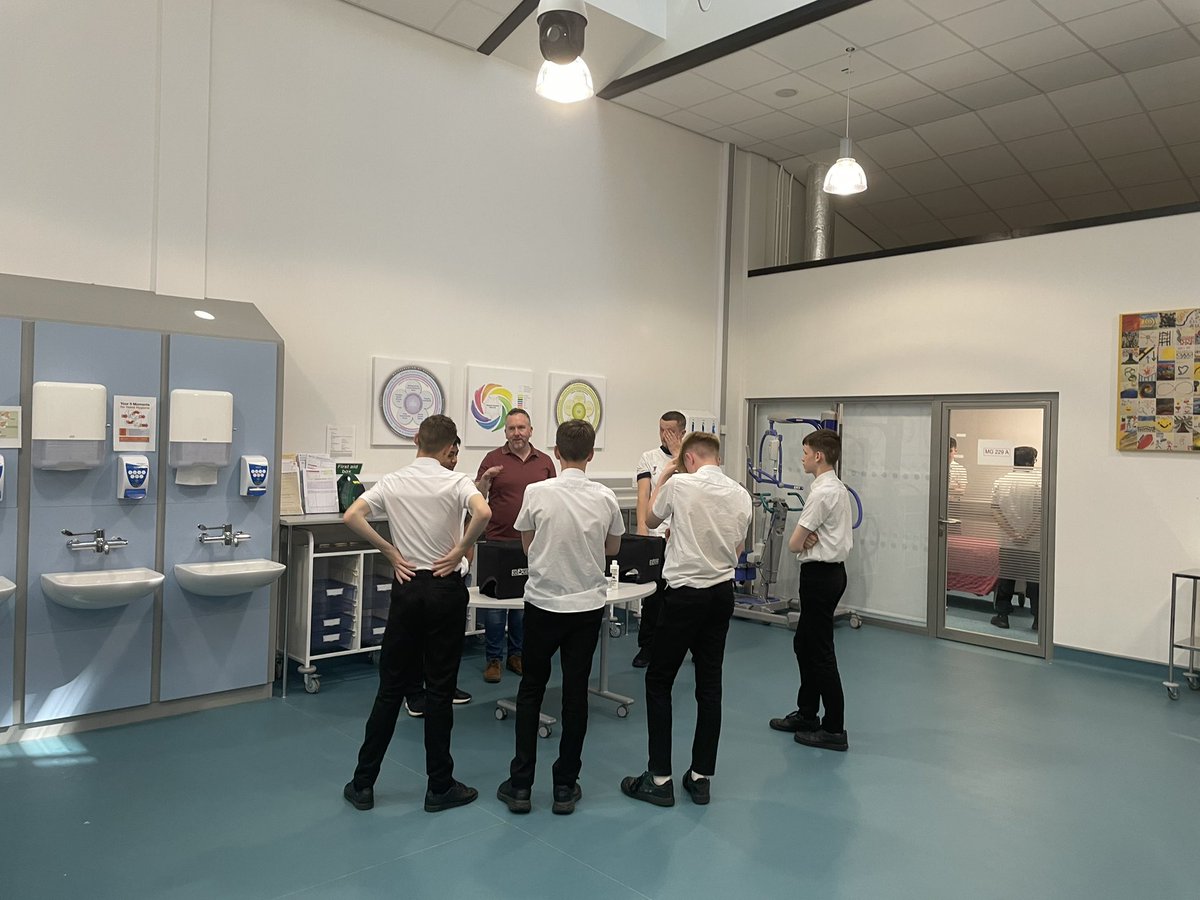 StephanieDunle2's tweet image. What a super interactive day at our educational outreach nursing for all! #futurenurse #ulsteruninurse @UlsterUniSoNP @StudyAtUlster @ursula_chaney @seanamduggan @NealFCook