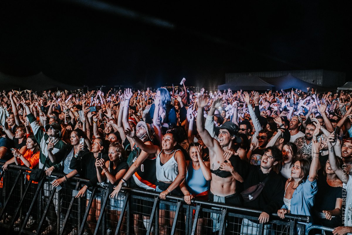 On aime vous partager les "petits" festivals français qui mérite une belle visibilité. Aujourd'hui , on vous présente l'Écume Festival qui signe son retour à Saint-Pierre Quiberon (Bretagne) 🔥

Niveau line-up, on y retrouvera <a href="/TheAvenerMusic/">TheAvener</a>, <a href="/momeofficial/">Møme</a>, <a href="/Fakearmusic/">Fakear</a>, etc. 🔥
