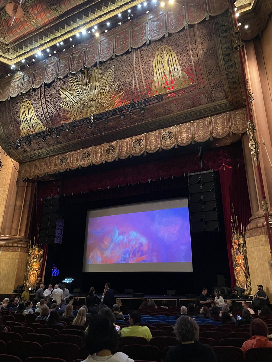 RobertsTrvlTips's tweet image. #cyndilauper #letthecanarysing #TribecaFilmFestival