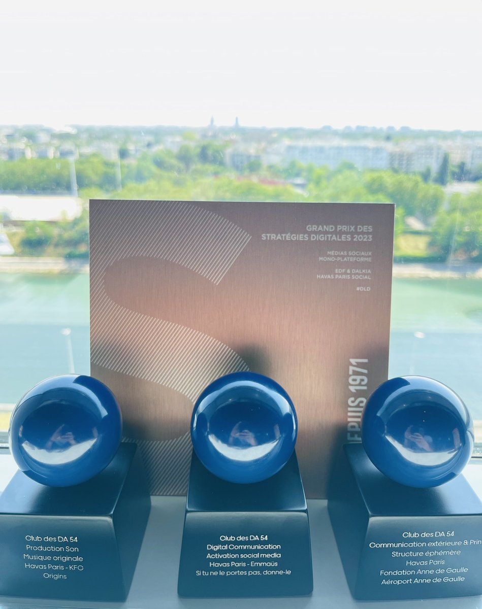 - Tu fais quoi chez <a href="/HavasPariSocial/">Havas Paris Social 🏴‍☠️</a> ?
- Je bronze 
- et chez <a href="/HavasParis/">Havas Paris</a> ?
- ça bronze aussi