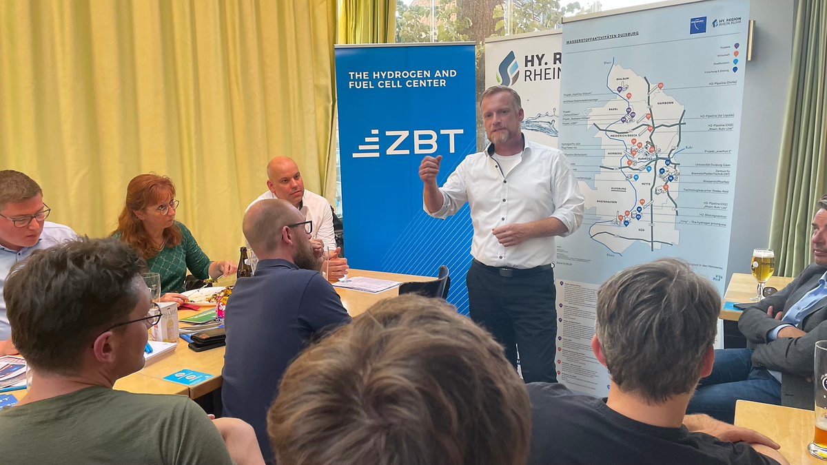 Gestern gut gestammtischt - diesmal mit Impulsen von <a href="/HarryHoster/">Harry Hoster</a>, <a href="/Michael_Huebner/">Michael Hübner</a>, Matthias Heina und Johannes Eng.

Sie beleuchteten die Perspektiven und Herausforderungen der #Dekarbonisierung unseres Energiesystems global, regional und lokal in #Duisburg.

#Wasserstoff  #wdw