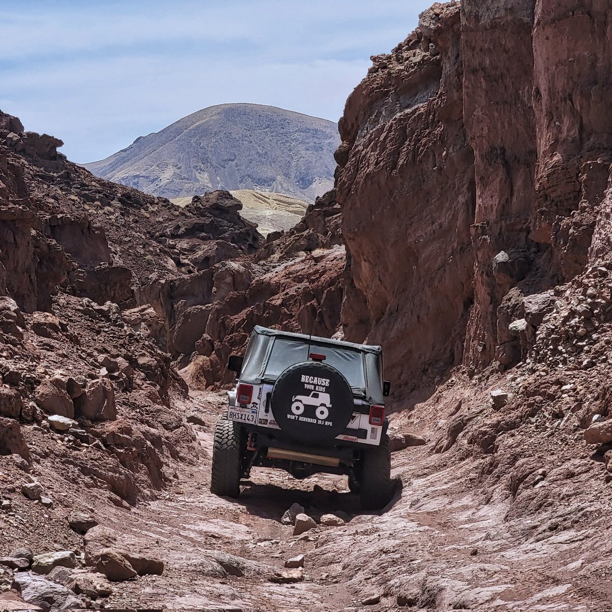 Trail Thursday 💯

Who's been down to this mall? 🤔

#DoranCanyon #Calico #Jeep #Jeepers #JeepWave #JeepLife #TeamNitto #OffRoad

_OIIIIIIIO_
@Jeep | @THEJeepMafia | @NittoTire | @2fingeredsocie1 | @FalconShocks