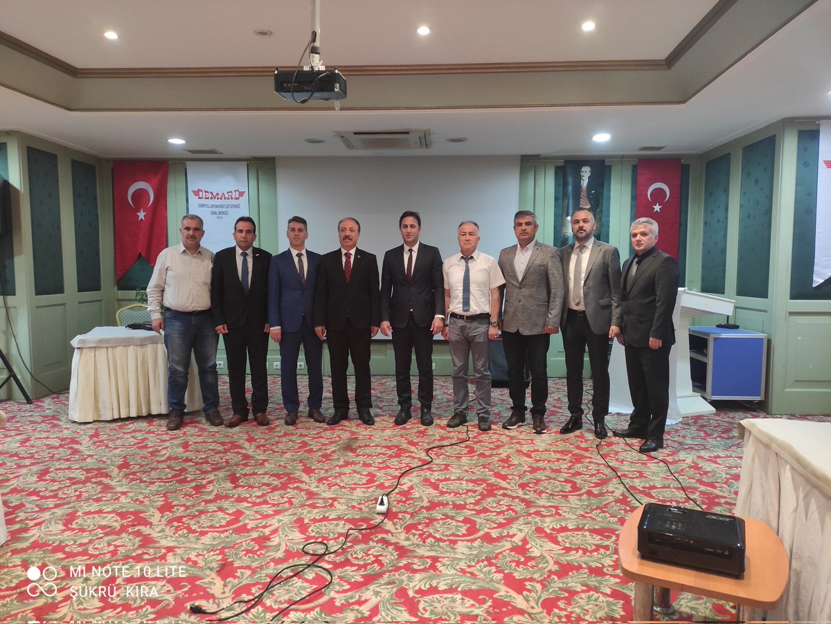 TCDD Taşımacılık AŞ Genel Müdürümüz Sn.<a href="/uyalcin_/">Ufuk Yalçın</a>  Başkanlar Kurulu Toplantımıza Katılarak Şube Başkanımız Tarafından Bölgelerinde Yaşanan Sorunları Bizzat Kendilerine İletmislerdir.
Sayın Genel Müdürümüze Katılımından Dolayı Teşekkür Ederiz.