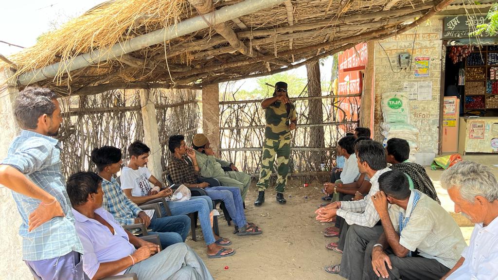 BSF_Gujarat's tweet photo. Stay Prepared, Stay Safe!

As a proactive measure to ensure the safety of the border population, officials from @BSF_Gujarat 83 Bn shared vital information about the impending #CycloneBiparjoy &amp; safety measures with villagers of  Dewa &amp; Hathla village in Barmer.

#CycloneAlert https://t.co/Jg0scLosrf