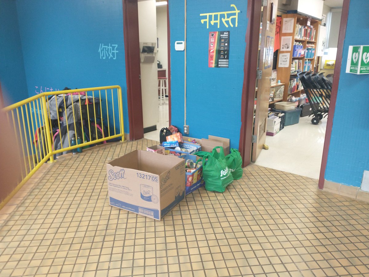 Huge thanks to @FhesHeights  for their food drive for Fairview Food Pantry project. 😃😃.
  Special shoutout to K, for helping me load these boxes. 👍
@fairviewhfx 
@patriciaarab 
@KathrynMorseHRM 
@Mainstreethfx 
@nicolemosherFCP 
@InspiringAtlCan 
@nickmdeal 
@safe