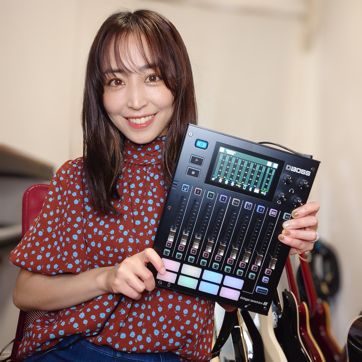 BOSSの高音質ストリーミングミキサー「Gigcaster8」届きました‼

使うの楽しみ😆
これをマスターしたら配信もできるようになる！