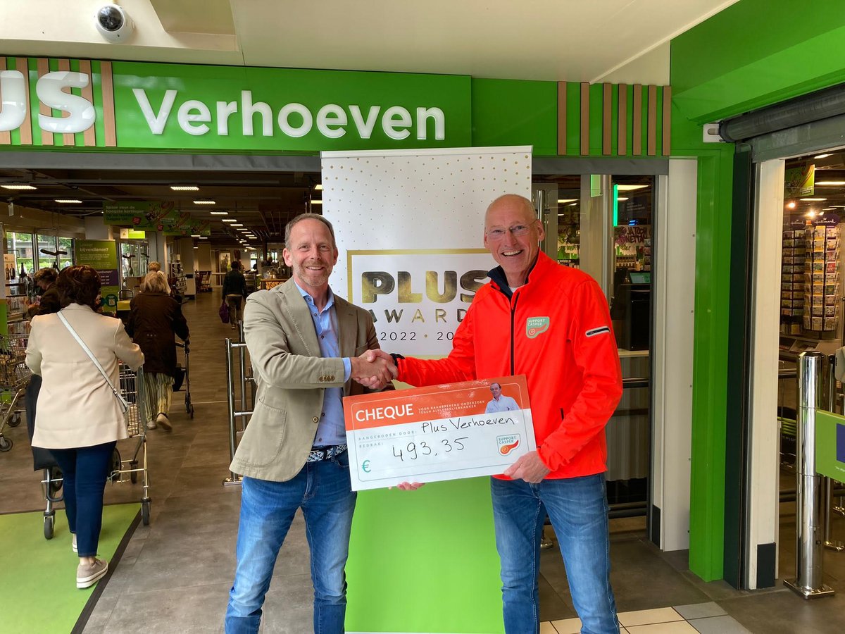 SupCasper's tweet image. Vrijwilliger en collega Ronald is inmiddels een bekende bij vele supermarkten in de regio Rotterdam waar hij donaties voor onderzoeken tegen alvleesklierkanker ophaalt middels een statiegeldactie. Dankjewel Ronald, Plus Verhoeven en alle klanten van PLUS voor jullie donaties!