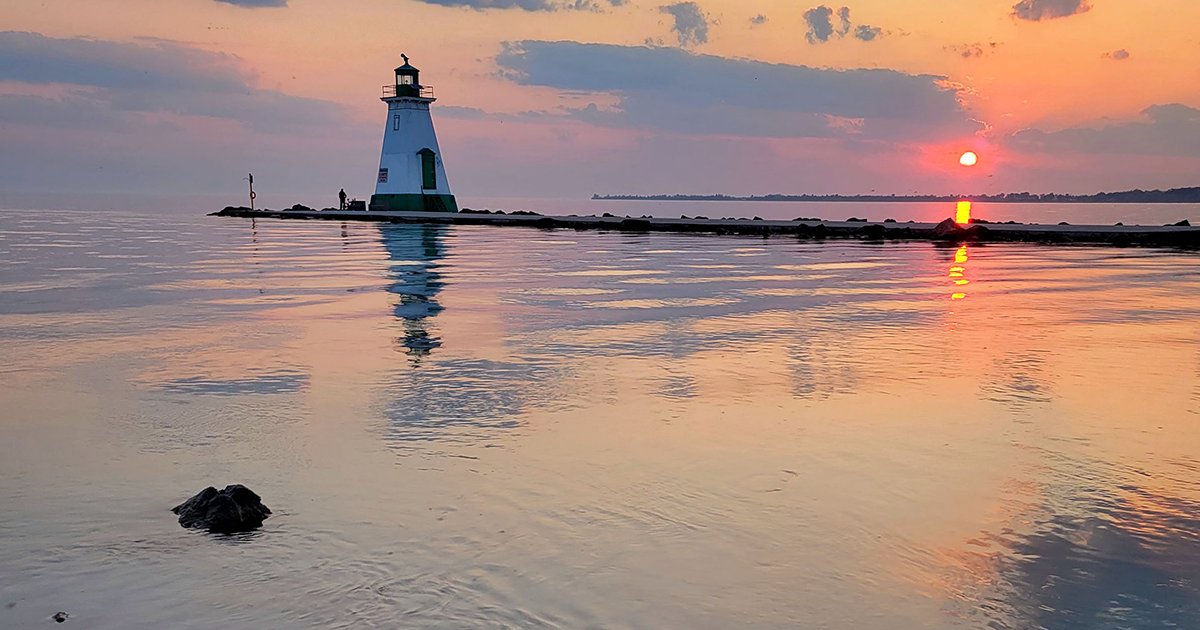 #Niagara Photo of the Week: A tranquil sunrise captured at the Port Dalhousie Pier in St. Catharines.

Thanks for sharing Cathy Hammond, St. Catharines.