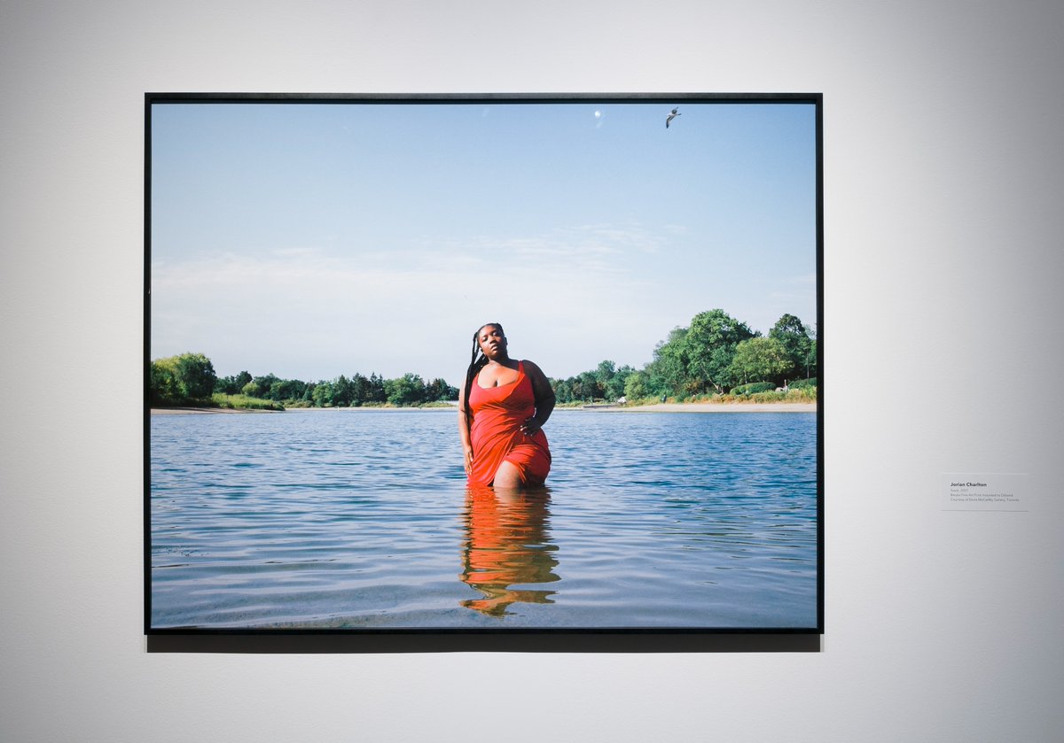 📷 Jorian Charlton, Susie, 2021  |  𝘑𝘰𝘳𝘪𝘢𝘯 𝘊𝘩𝘢𝘳𝘭𝘵𝘰𝘯: 𝘉𝘦𝘵𝘸𝘦𝘦𝘯 𝘜𝘴 is part of the Scotiabank CONTACT Photography Festival and is on view at the AGM till June 25, 2023.  #agmengage #joriancharlton #agmxjoriancharlton #coopercole #CONTACT #photography