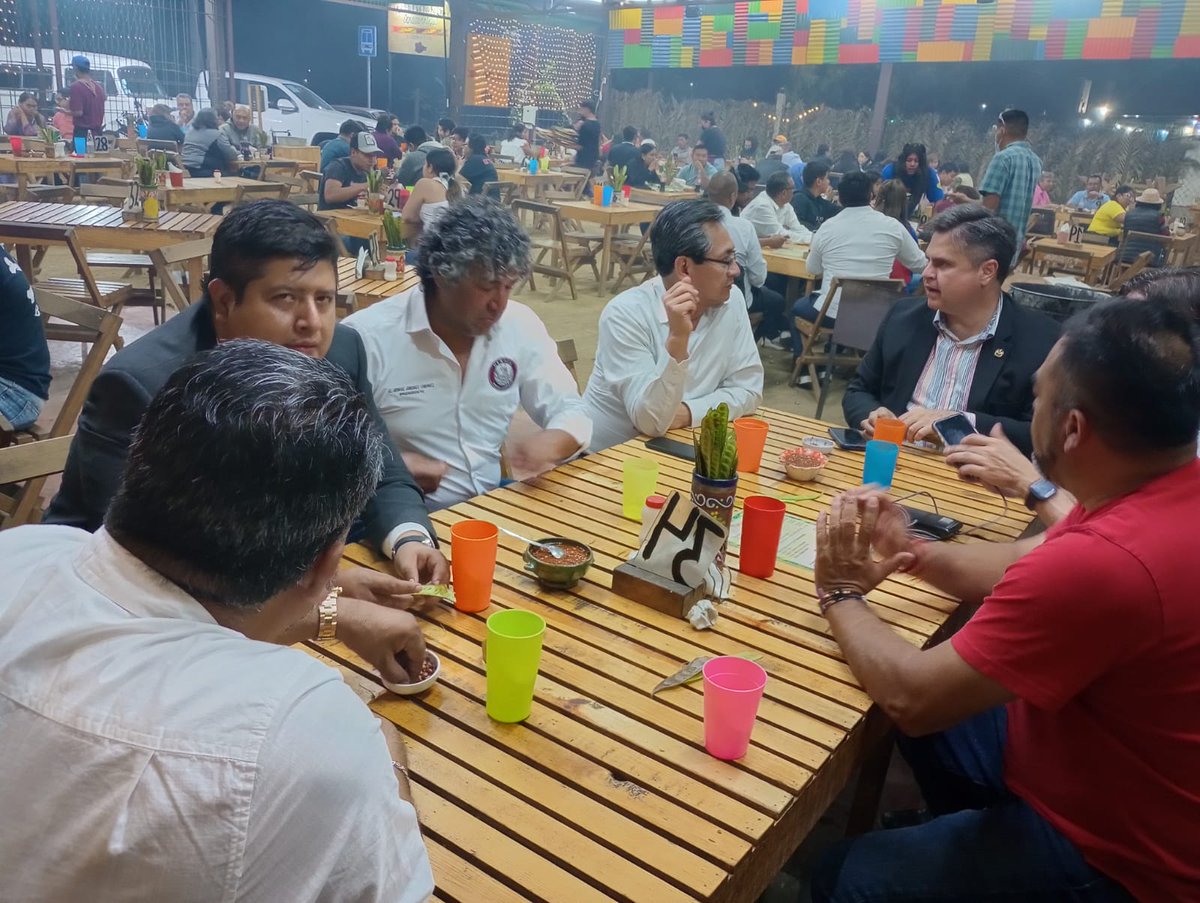 MovimientoRepu6's tweet photo. México Republicano  sigue caminando por las regiones de Nuestro Estado de Oaxaca 
@Enrique González Rojas https://t.co/u9zqQPuyQN