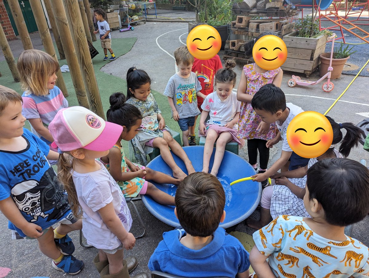 Nursery have enjoyed making their own "foot spas" to keep themselves cool in this hot weather 🥵