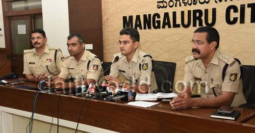 City police led anti-communal wing starts functioning in Mangaluru
daijiworld.com/news/newsDispl….
#dakshinakannada #MangalorePolice #policedepartment #mangaloredc #StateGoverment #policeofficer #policestation #FIR