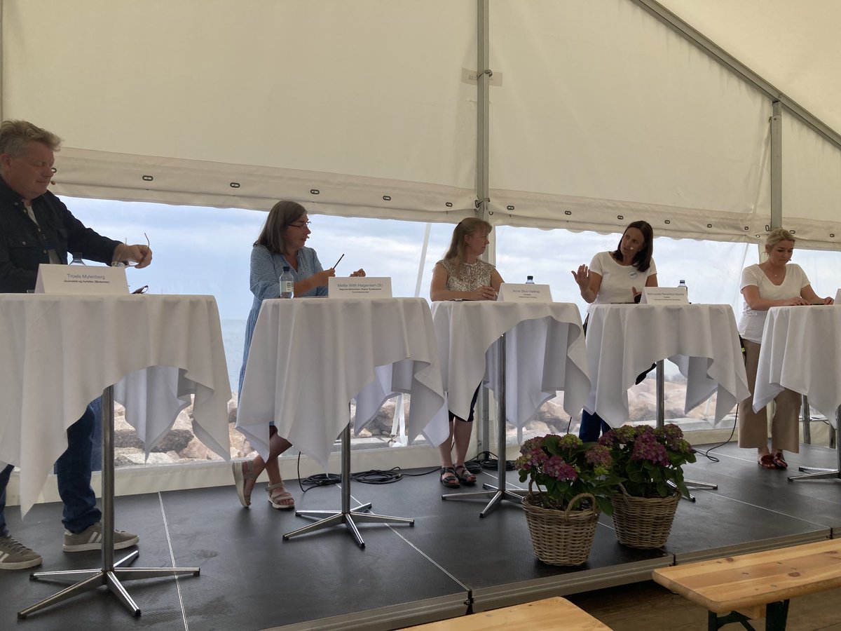 Foreningen af Praktiserende Speciallæger (@faps_dk) on Twitter photo <a href="/MetteWithH/">Mette With Hagensen 🌹</a> i debat om vejen til kortere ventelister: Vi kan gøre mere for flere, og til billigere penge, ved at bruge de praktiserende speciallæger mere <a href="/AnnMourier/">Ann-Louise Reventlow-Mourier</a> fra <a href="/FAPS_dk/">Foreningen af Praktiserende Speciallæger</a> er enig! <a href="/regionerne/">Danske Regioner</a> <a href="/HeinoKnudsen/">Heino Knudsen</a> <a href="/MetteWithH/">Mette With Hagensen 🌹</a> i debat om vejen til kortere ventelister: Vi kan gøre mere for flere, og til billigere penge, ved at bruge de praktiserende speciallæger mere <a href="/AnnMourier/">Ann-Louise Reventlow-Mourier</a> fra <a href="/FAPS_dk/">Foreningen af Praktiserende Speciallæger</a> er enig! <a href="/regionerne/">Danske Regioner</a> <a href="/HeinoKnudsen/">Heino Knudsen</a>