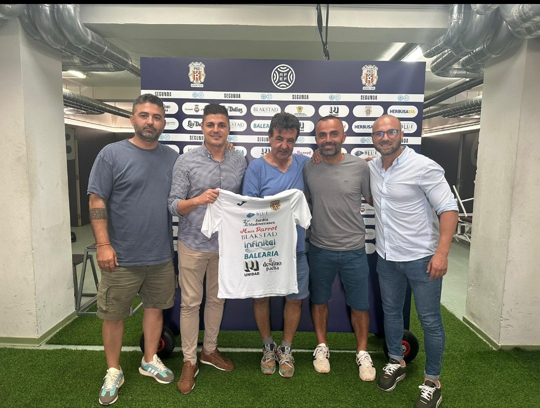 Contentísimo que <a href="/AxelVizuete/">Axel Vizuete</a> pueda entrenar un gran equipo, comandado por grandes personas. Gracias <a href="/Penyadeportiva/">SCR Peña Deportiva</a> por el trato. Por trabajo no será, no tengo ninguna duda.