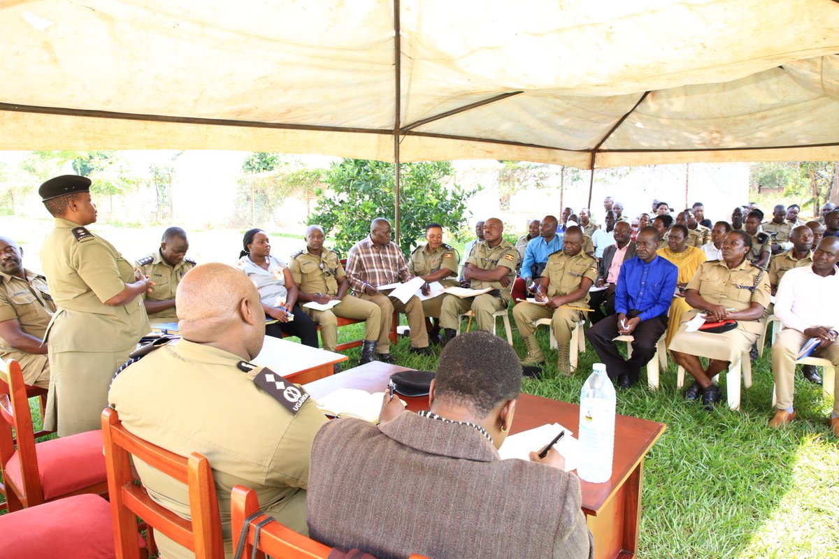 Uganda Police Force (@policeug) on Twitter photo The Deputy Chief Political Commissar, CP <a href="/HilaryKulayige/">Kulayige Hilary</a>, together with a team of senior officers from Police Headquarters have today, met with personnel from Kamuli District and Buyende Districts.
The team has been on a two-day ideological orientation tour in Busoga North The Deputy Chief Political Commissar, CP <a href="/HilaryKulayige/">Kulayige Hilary</a>, together with a team of senior officers from Police Headquarters have today, met with personnel from Kamuli District and Buyende Districts.
The team has been on a two-day ideological orientation tour in Busoga North