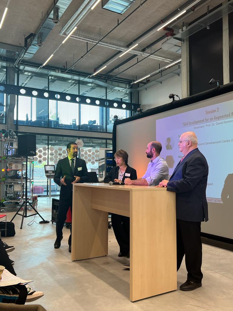davidromero_mex's tweet image. 4th International #SmartFactory Summit at @SIP_BielBienne - Panel Session 2: &quot;#SkillsDevelopment for an #AugmentedWorkforce&quot;. Moderator: Prof. Dr. @davidromero_mex, Panelists: S.L. Teh, @SHRDC, M. Mendoza, ADS &amp;amp; B. Amstutz, @Ypsomed