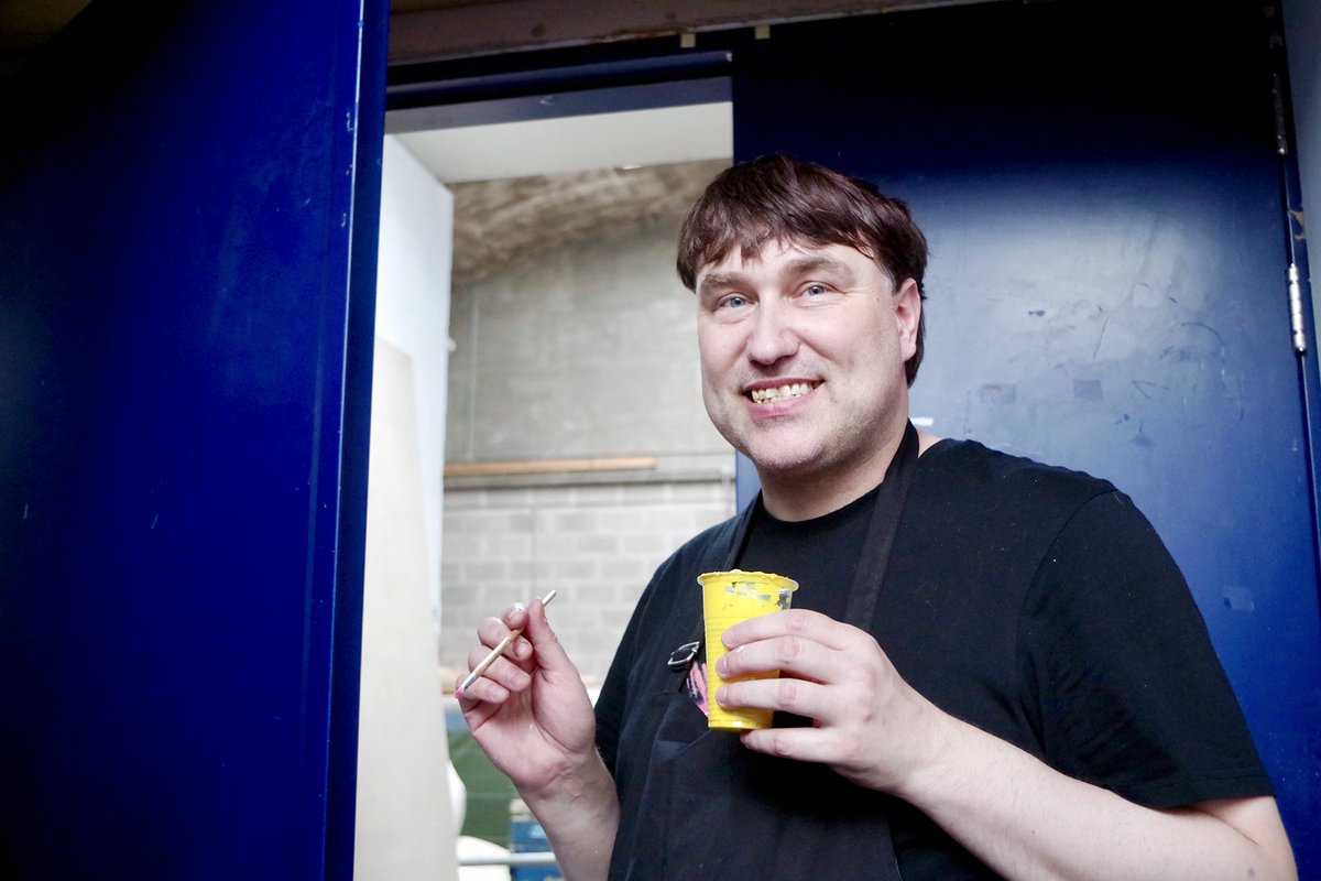 FlamingoChicks's tweet photo. Here’s our wonderful volunteer Chris, part of the Art in Motion project at @_SpikeIsland #Bristol making some incredible space backdrops for our @NightSkyFDN Wonder Workshops. 🌙✨

Thank you Chris, we are so lucky to have your talents!

#VolunteeringForAll #Bristol #Creative https://t.co/sTWYJslKSa