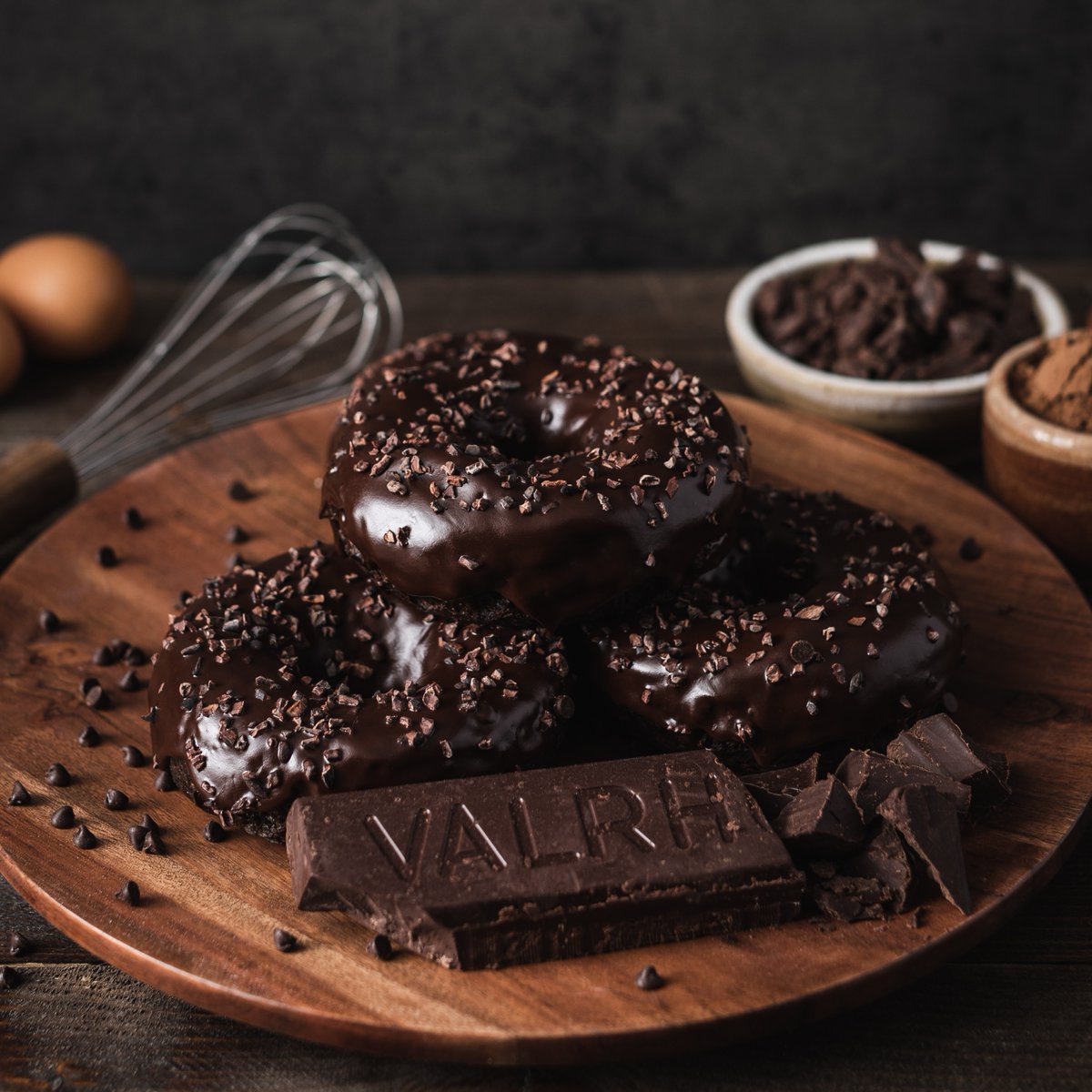 Our raised chocolate doughnut is topped with a house-made chocolate glaze and high-quality Valrhona Chocolate cocoa nibs! Pair with a cup of espresso to enhance the rich flavors of this chocolatey delight. Available at all shops and for Pickup & Delivery through our app 📲