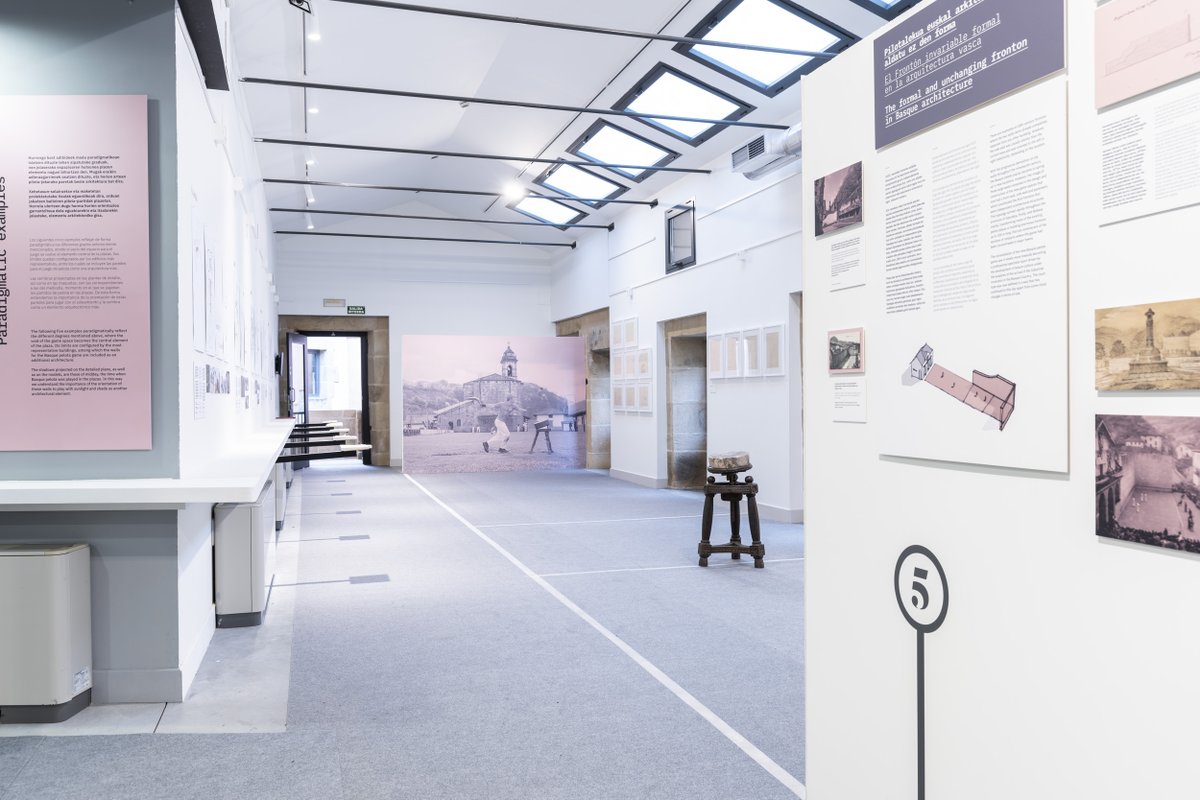 eai_iae_'s tweet photo. ⚾️ A partir del 21 de junio tenemos visitas guiadas gratuitas a la exposición #Pilotalekuak los miércoles por la mañana y por la tarde.
Ven y conoce los 5 grados de evolución de los espacios para el juego, los #frontones de ayer y de hoy y su crecimiento📝https://t.co/XFFu2zu2Bo https://t.co/rqWZ7DhIpO