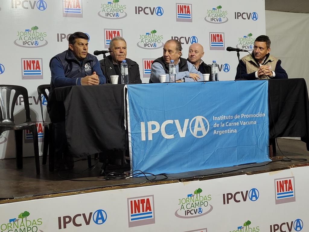 pcorrea_'s tweet photo. Arrancando la jornada del #IPCVA en el establecimiento CENAB - BIOFARMA en Jesús María, desbordado de público https://t.co/uxk11AURMh