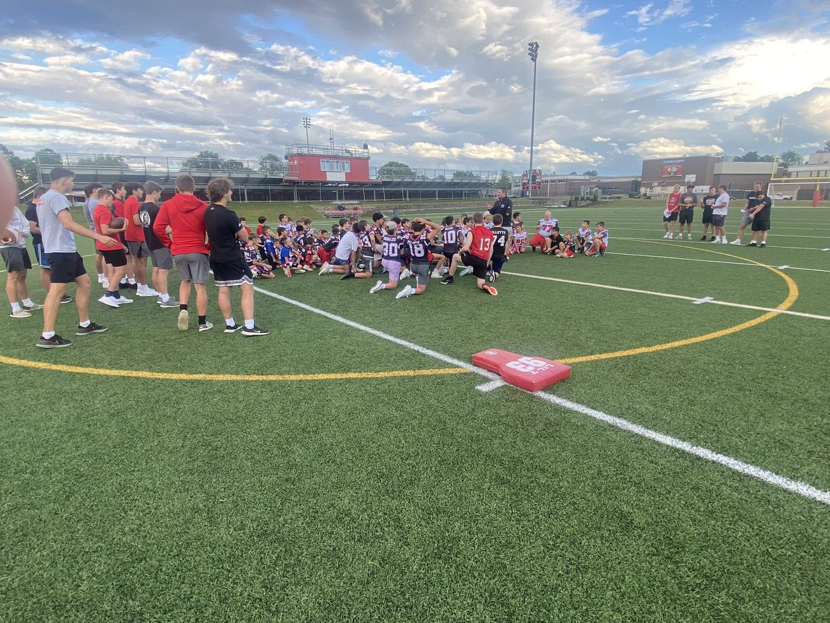 SomersFootball's tweet photo. Awesome to have 106 Somers youth football players ranging from 9u to 13u and 27 varsity football volunteers at our summer kickoff clinic last night. They learned everything from skills to schemes to what being apart our special family means #Family #Reload @TuskerAthletics https://t.co/9TxpXroshj